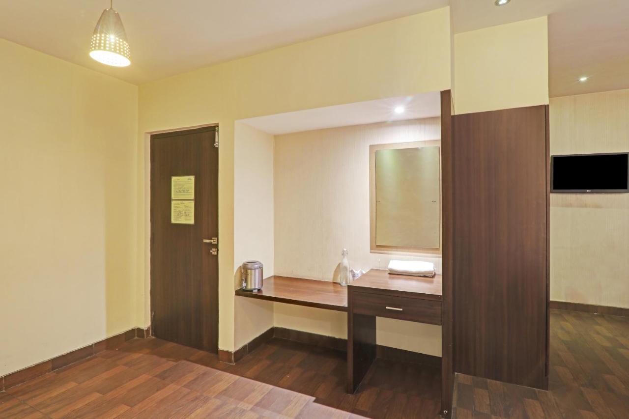 Townhouse Oak Hotel Shelter Lucknow Exterior photo