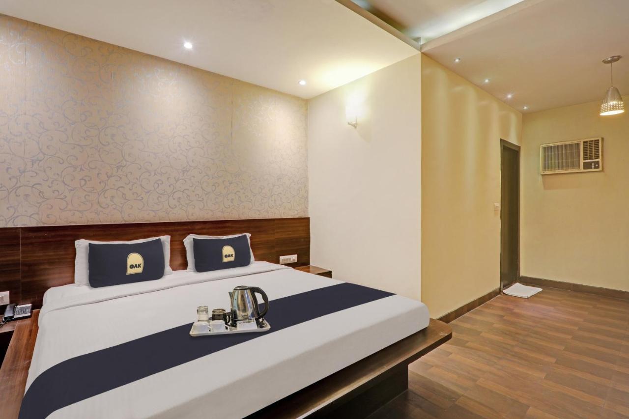 Townhouse Oak Hotel Shelter Lucknow Exterior photo