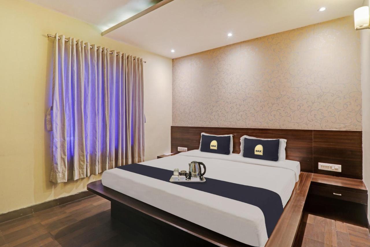 Townhouse Oak Hotel Shelter Lucknow Exterior photo