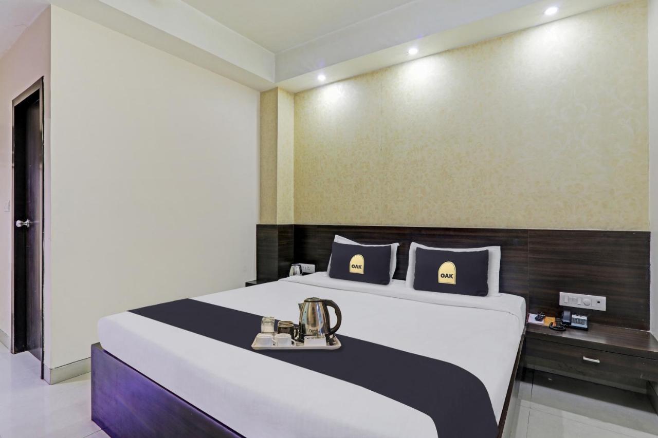 Townhouse Oak Hotel Shelter Lucknow Exterior photo